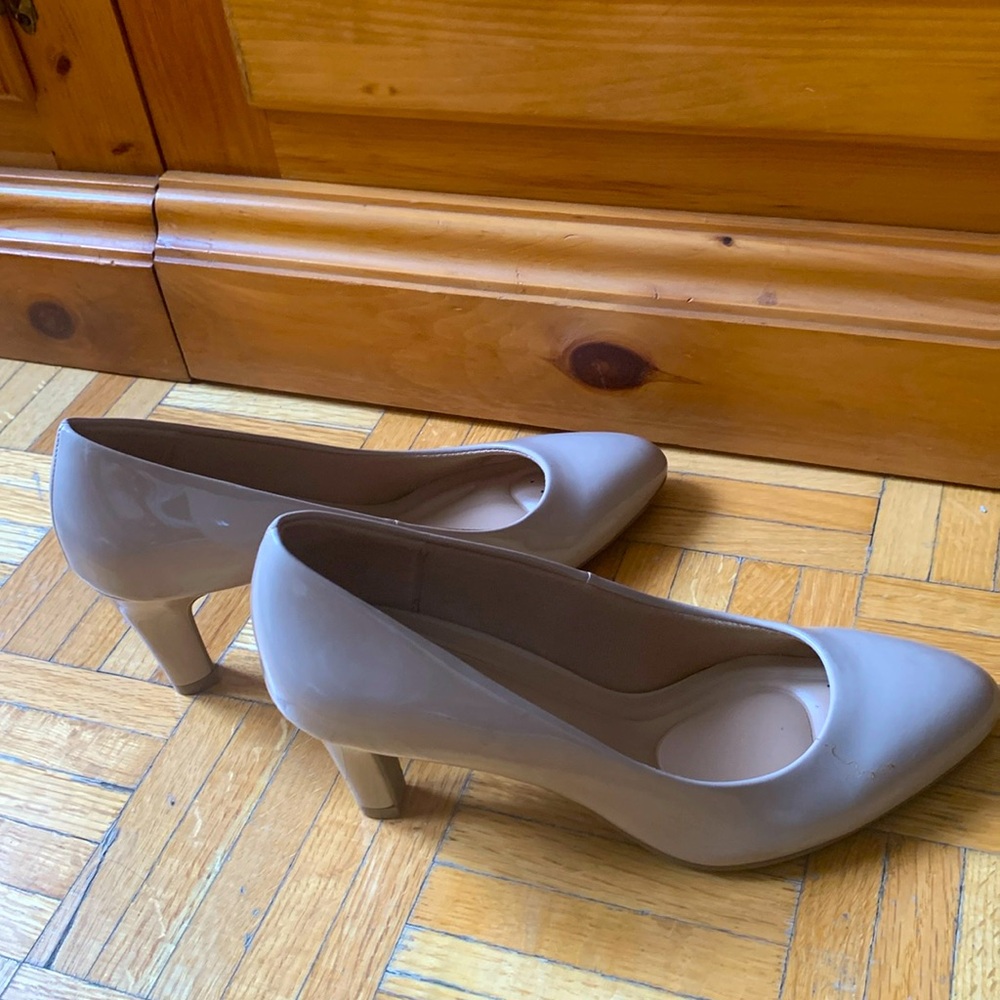 Brand New women’s Nude pumps True Comfort heels 7.5